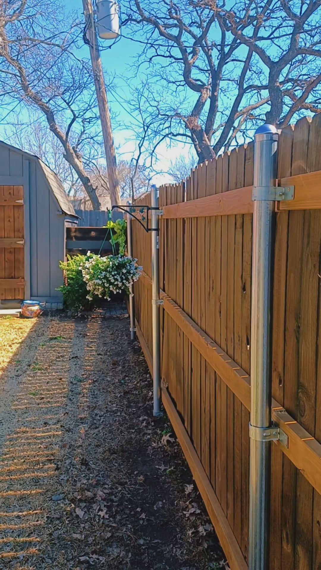 ENoVate Hangs EZ Fence Post Hanger - Ivy Insert
